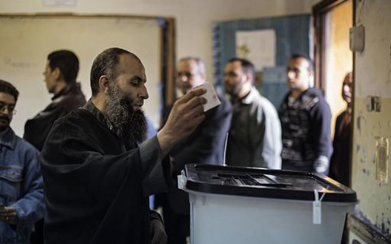 صور.. المصريون يصوتون على الدستور الجديد