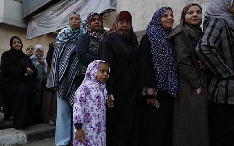 صور.. المصريون يصوتون على الدستور الجديد