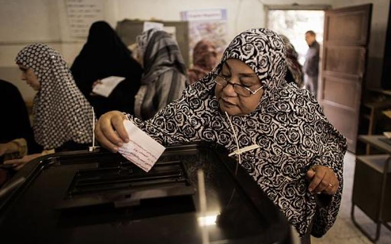صور.. المصريون يصوتون على الدستور الجديد