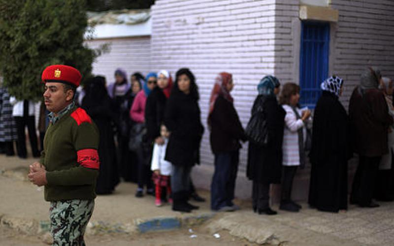 صور.. المصريون يصوتون على الدستور الجديد