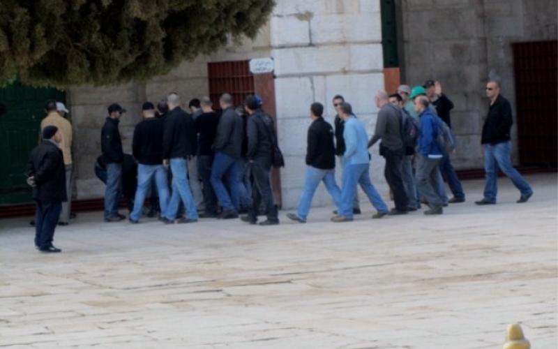 صور.. مخابرات الاحتلال تقتحم الأقصى