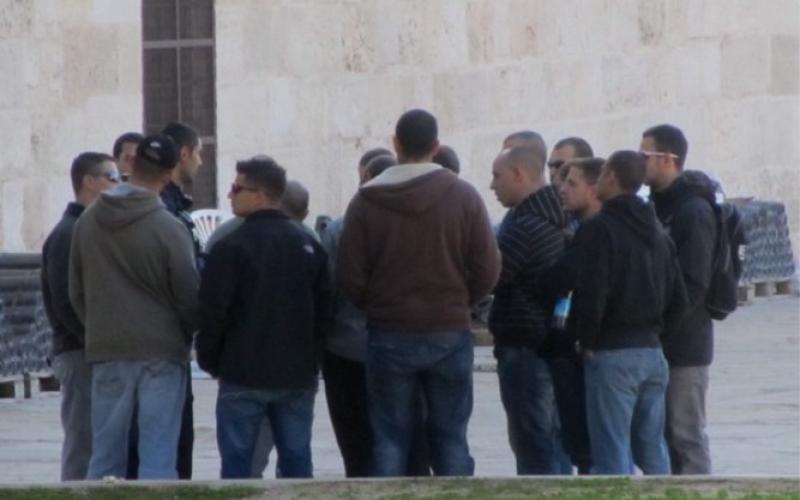صور.. مخابرات الاحتلال تقتحم الأقصى