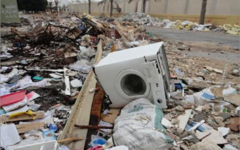 صور .. من مقر للقذافي إلى مطرح للقمامة
