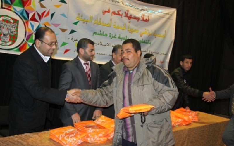بالصور..  مجموعة شبابية تكرم "أصدقاء البيئة‎"