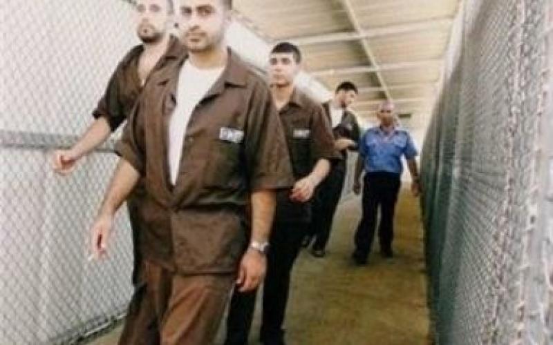 الاحتلال ينقل(37)أسيراً من سجن عوفر