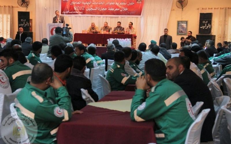 بالصور..وزير الداخلية يُكرم الخدمات الطبية