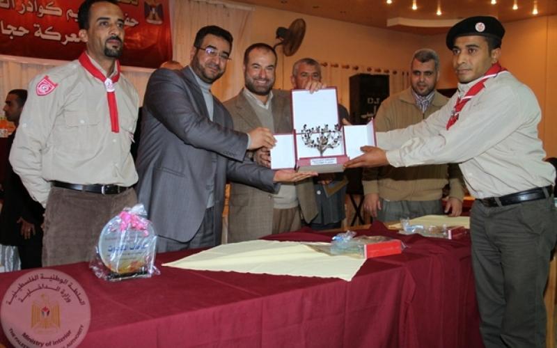 بالصور..وزير الداخلية يُكرم الخدمات الطبية