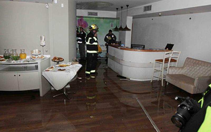 صور.. آثار الحريق بمبنى في ريشون ليتسيون