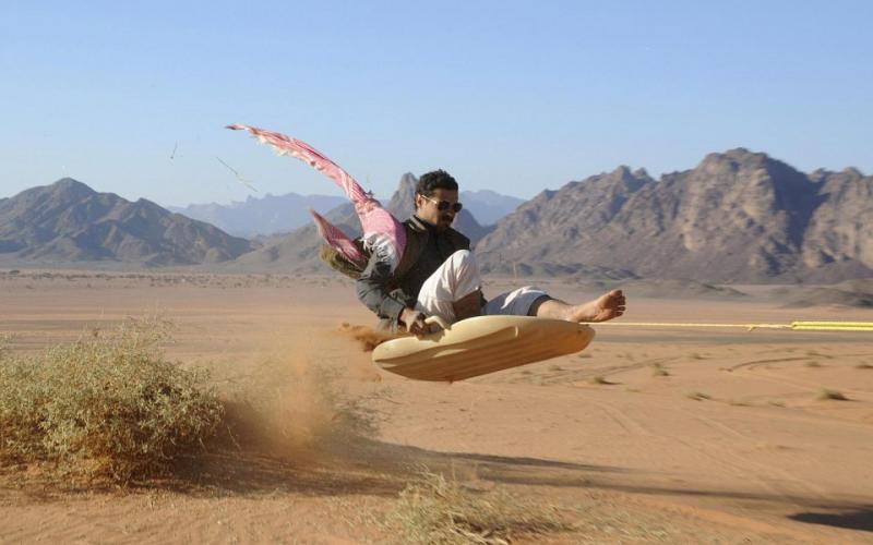 صور.. رياضة التزلج على الرمل