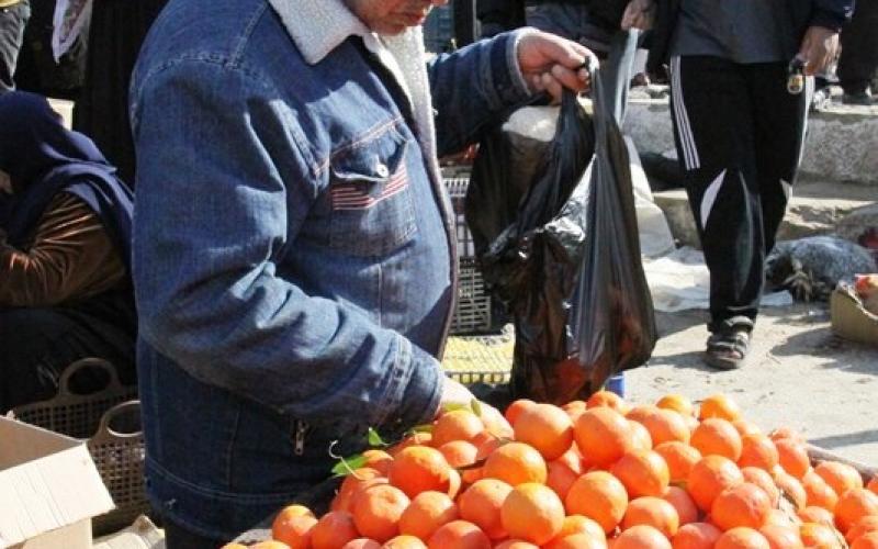 بالصور..سوق الأربعاء ملاذ لمحدودي الدخل والتجار