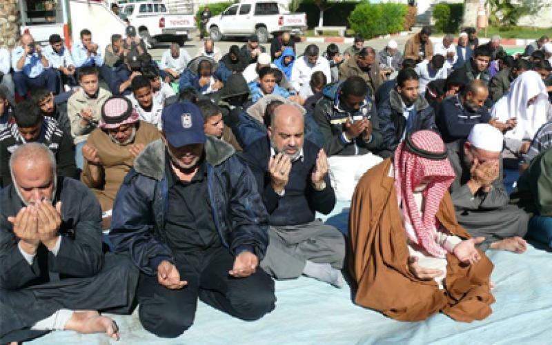 بالصور: مساجد دير البلح تقيم صلاة استسقاء