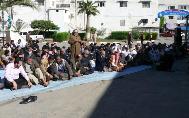 بالصور: مساجد دير البلح تقيم صلاة استسقاء