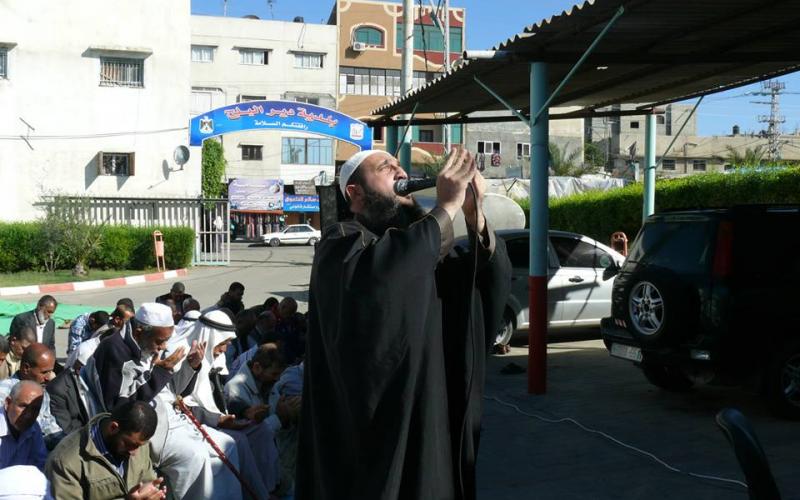 بالصور: مساجد دير البلح تقيم صلاة استسقاء