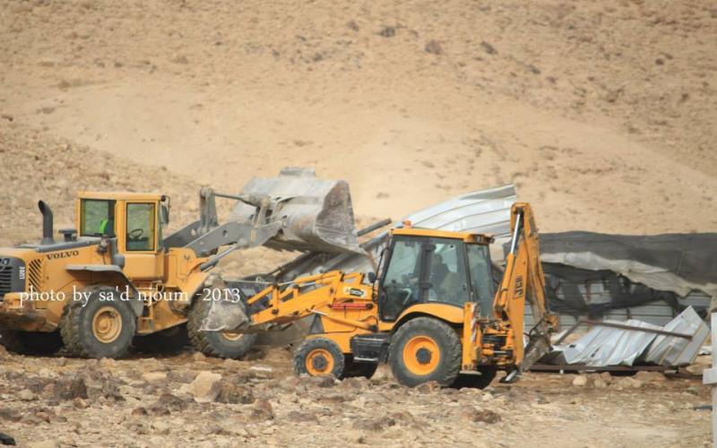بالصور:الاحتلال يهدم منزلين بالأغوار