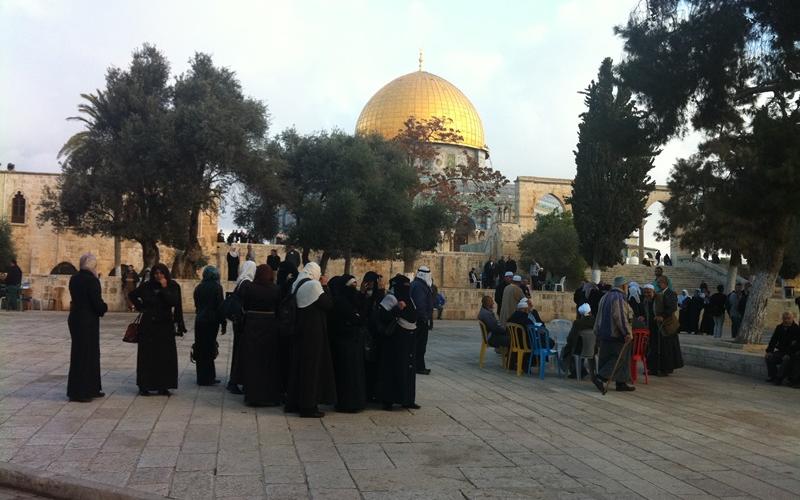 بالصور: اعتقال صحفي وإبعاد مواطن بالقدس