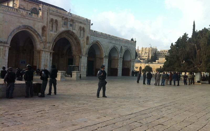 بالصور: اعتقال صحفي وإبعاد مواطن بالقدس