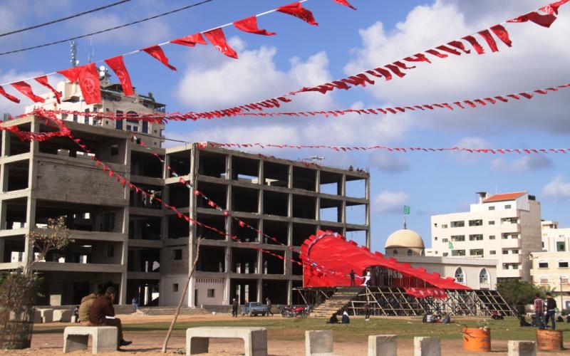 غزة تتزين بالأحمر بذكرى انطلاقة "الشعبية"