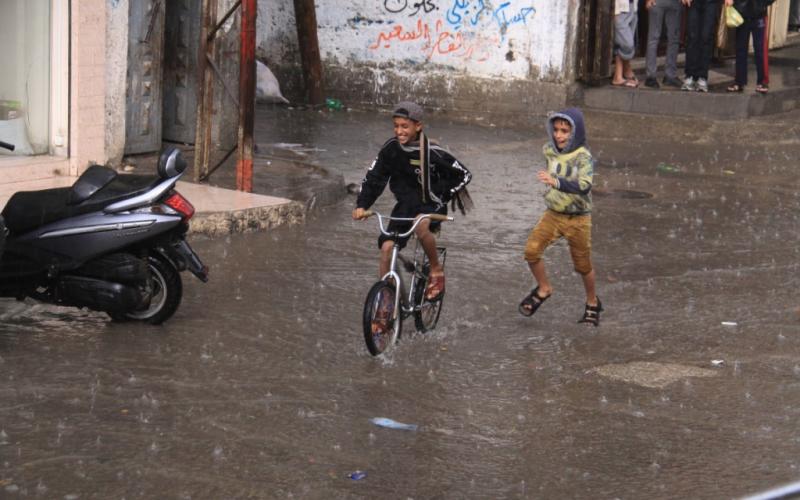 صور: غزة تحت المطر "حياة لا تتوقف"