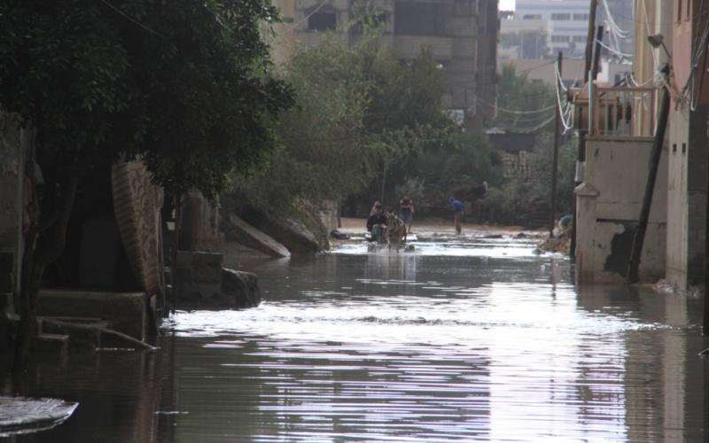 صور: غزة تحت المطر "حياة لا تتوقف"