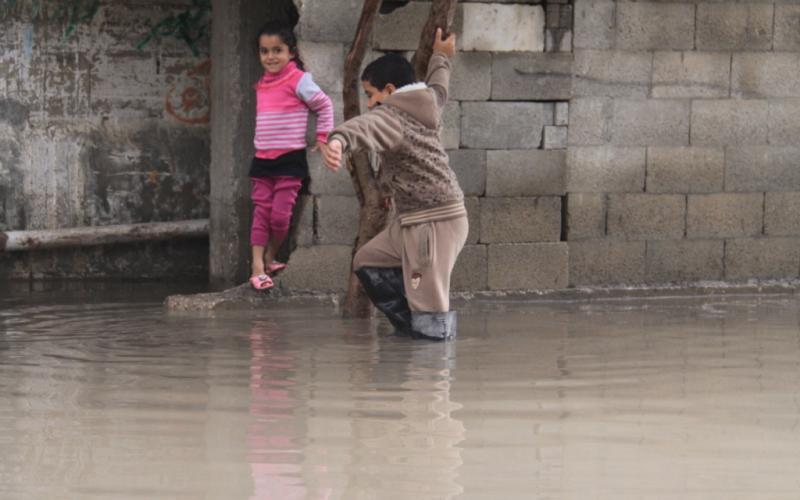صور: غزة تحت المطر "حياة لا تتوقف"