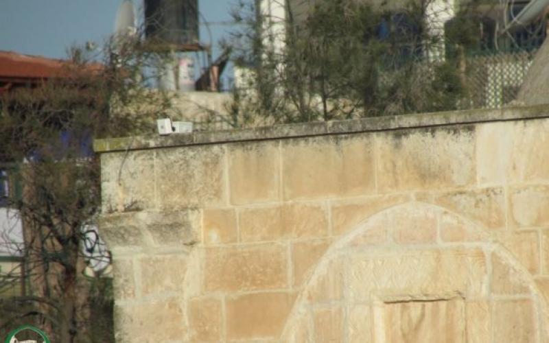 صور: الاحتلال ينصب كاميرات مراقبة بالأقصى