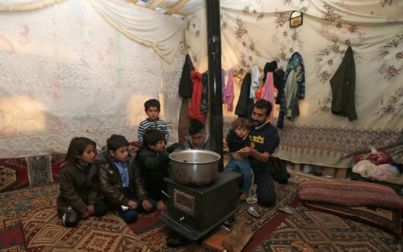 صور: الثلوج تداهم لاجئي سوريا
