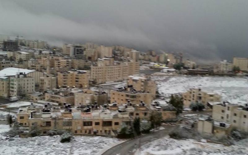 صور: القدس والضفة تكتسي بالأبيض