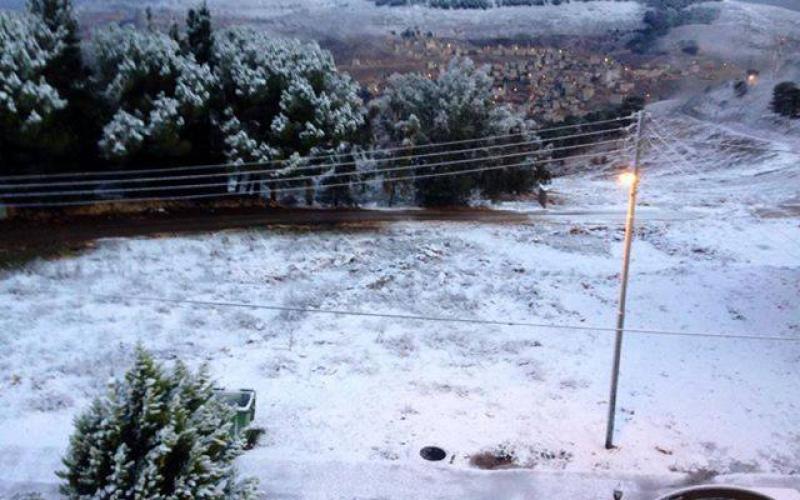 صور: القدس والضفة تكتسي بالأبيض