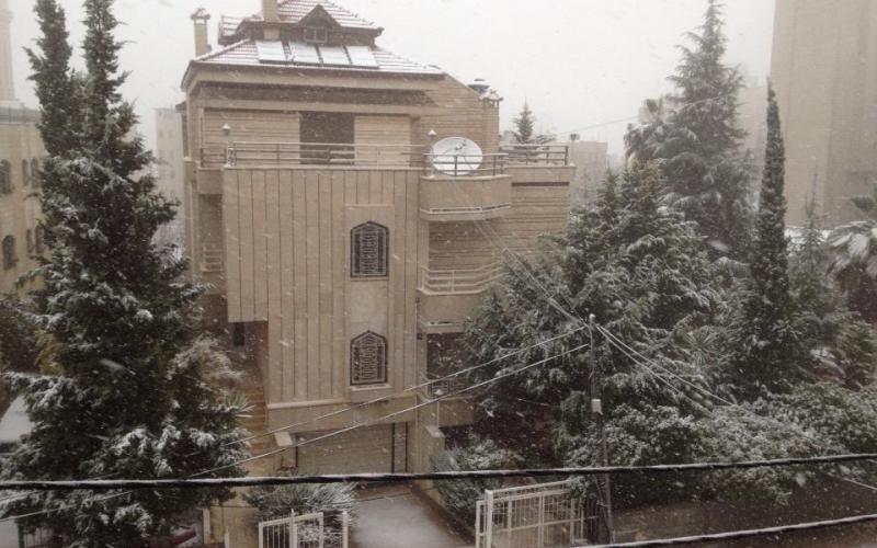 صور: القدس والضفة تكتسي بالأبيض