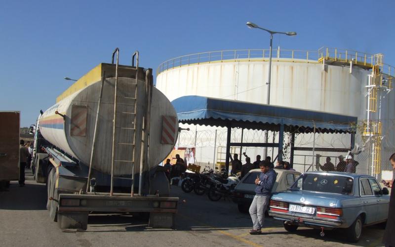 صور: ضخ الوقود بمحطة توليد كهرباء غزة