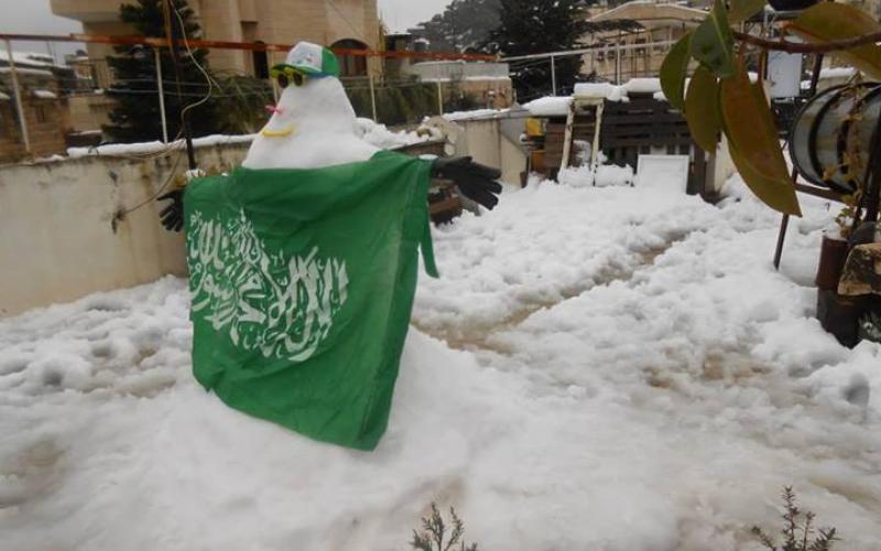 بالصور: "رجل الثلج" يشارك حماس انطلاقتها