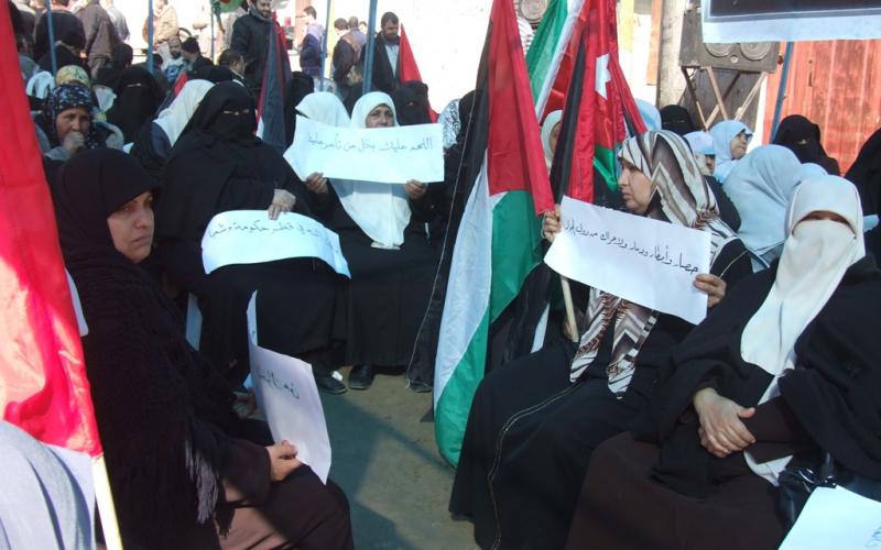 بالصور: خيمة تضامنية لمتضرري المنخفض