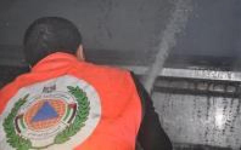 بالصور: إطفاء رفح يخمد حريق بعمارة سكنية