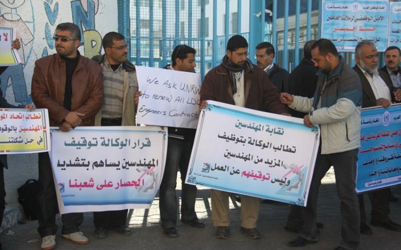 بالصور: "نزاع عمل" بين وكالة الغوث وموظفيها