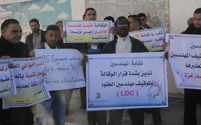 بالصور: "نزاع عمل" بين وكالة الغوث وموظفيها
