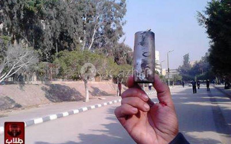 صور: الانقلاب يقتحم الأزهر ويعتدي على الطالبات