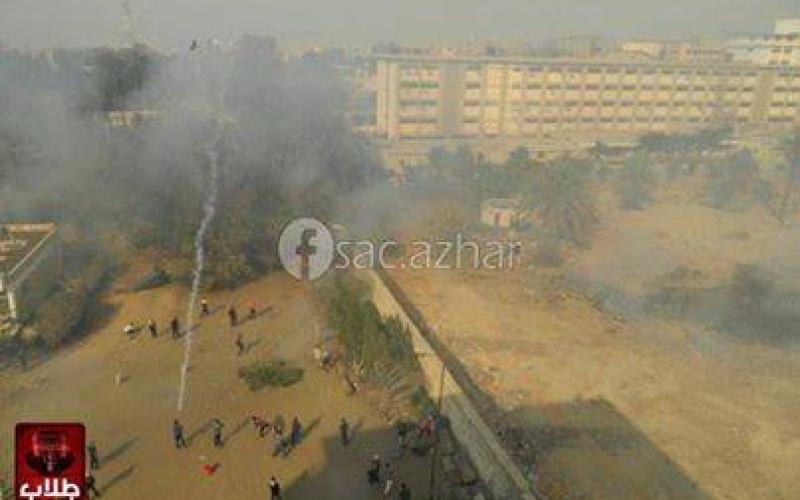 صور: الانقلاب يقتحم الأزهر ويعتدي على الطالبات