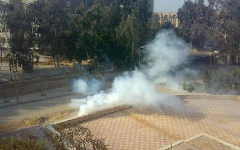 صور: الانقلاب يقتحم الأزهر ويعتدي على الطالبات