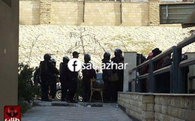 صور: الانقلاب يقتحم الأزهر ويعتدي على الطالبات