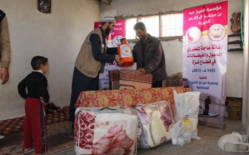 صور: جمعية "ابن باز"  توزع مساعدات لمتضرري المنخفض