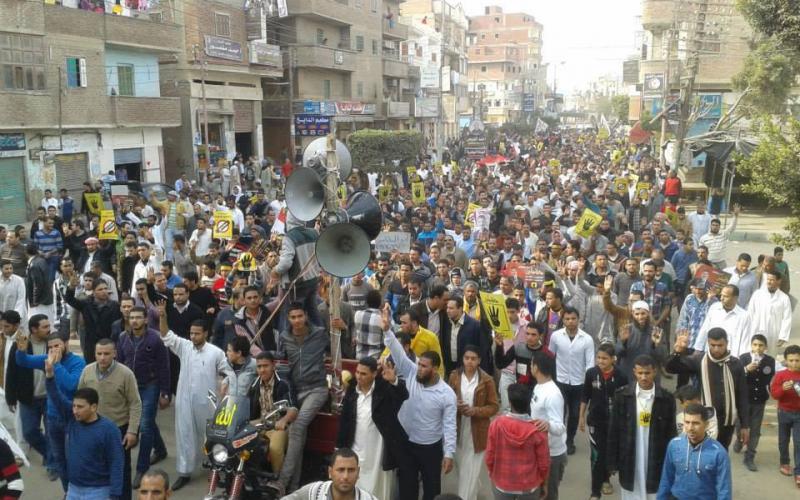 صور: تظاهرات عارمة واشتباكات دامية بمصر