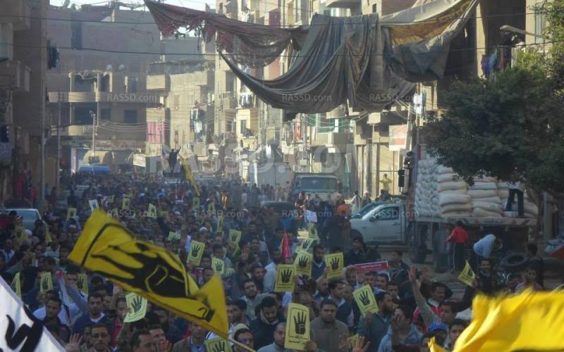 صور: تظاهرات عارمة واشتباكات دامية بمصر