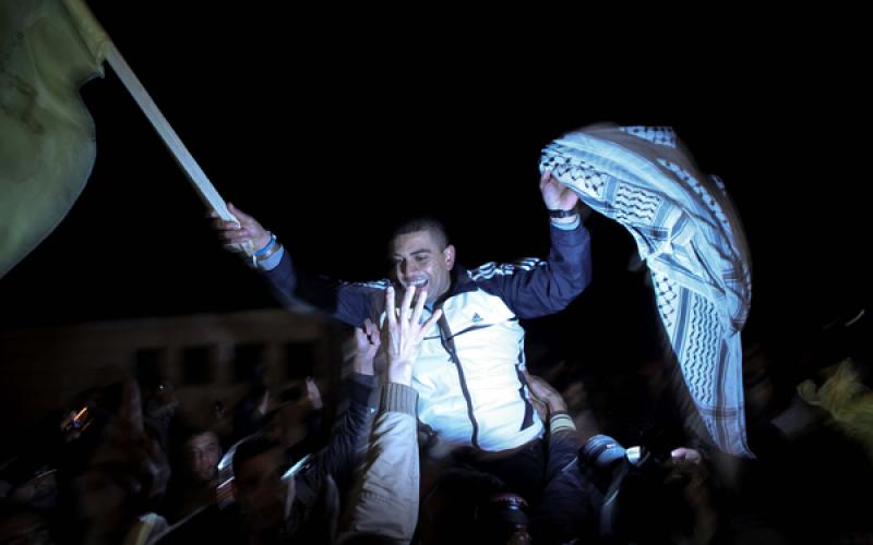 صور: أسرى الدفعة الثالثة يتنسمون الحرية