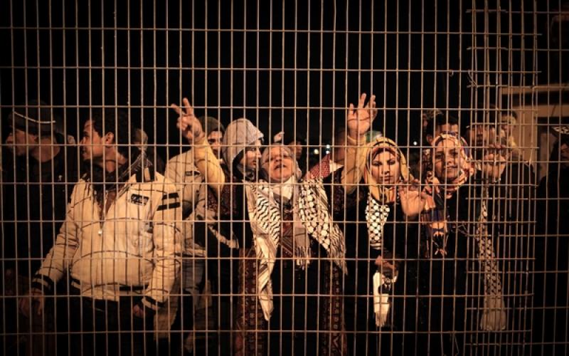 صور: أسرى الدفعة الثالثة يتنسمون الحرية