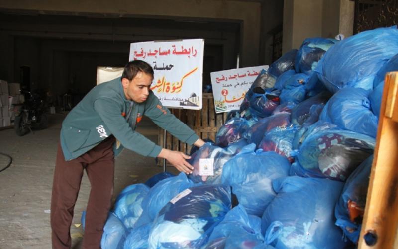 بالصور:"كسوة الشتاء" حملة محبة للأسر المستورة
