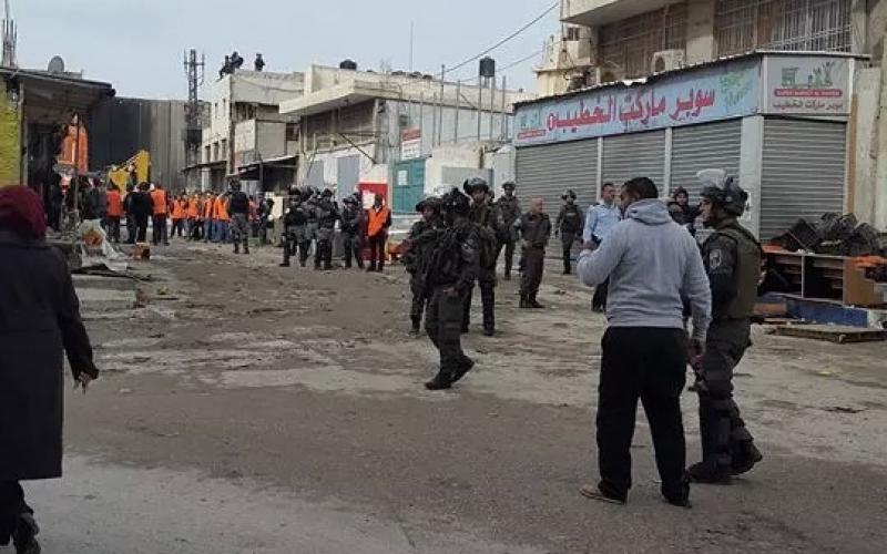 صور: اقتحام مخيم شعفاط وهدم محلات تجارية‎