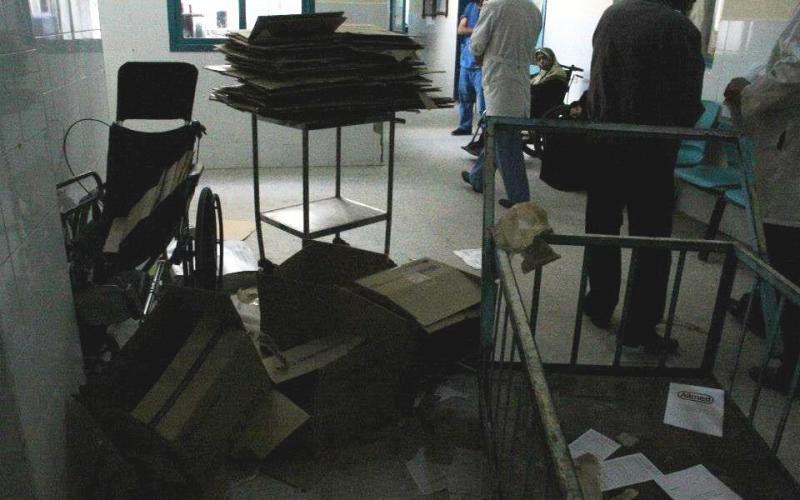 صور: تفاقم كارثة توقف عمال النظافة بالمستشفيات