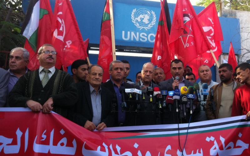 بالصور: اعتصام للجبهتين أمام "الأونروا" رفضا لخطة "سيري"
