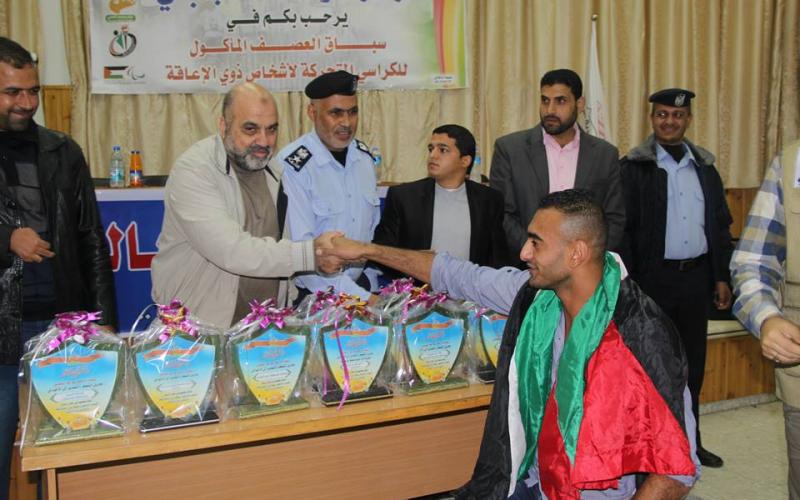 صور: "سواعد" ينظم سباق كراسي متحركة
