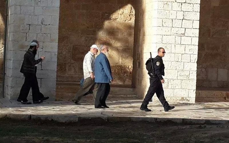 بالصور: عشرات المستوطنين يقتحمون الأقصى